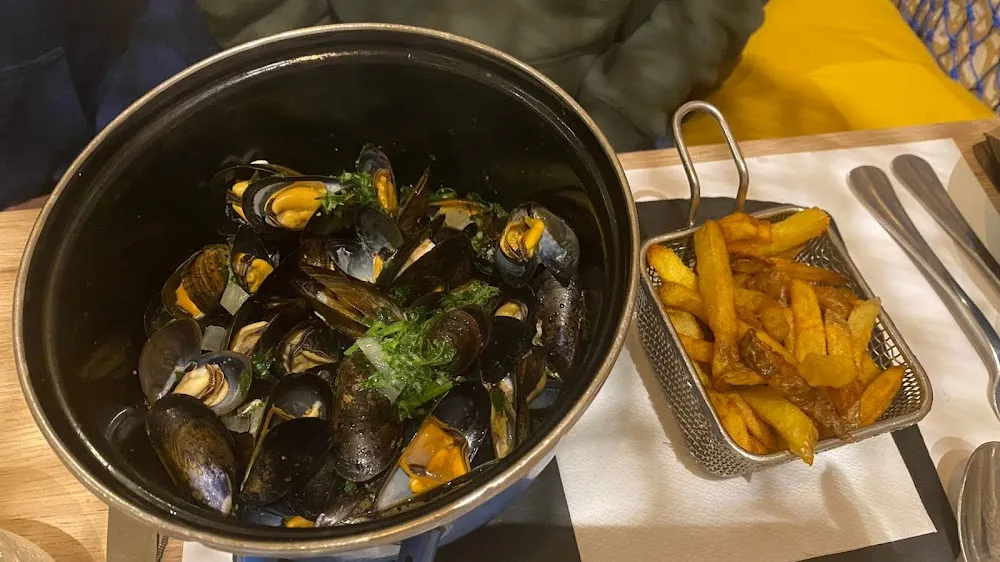 Moules Frites Sauce Curry